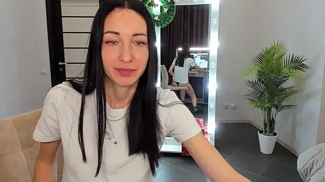 Snapshot of BouncySweety chatting on 12.27.24 BouncySweety online show from 12.27.24