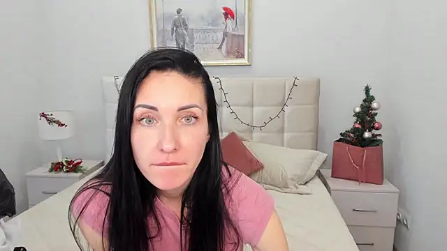 Snapshot of BouncySweety chatting on 12.28.24 BouncySweety online show from 12.28.24