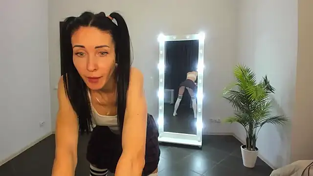 Snapshot of BouncySweety chatting on 03.04.25 BouncySweety online show from 03.04.25