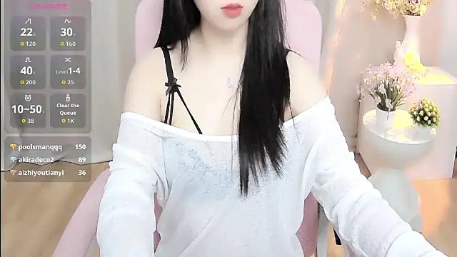 Snapshot of shynana chatting on 07.19.26 shynana online show from 07.19.26