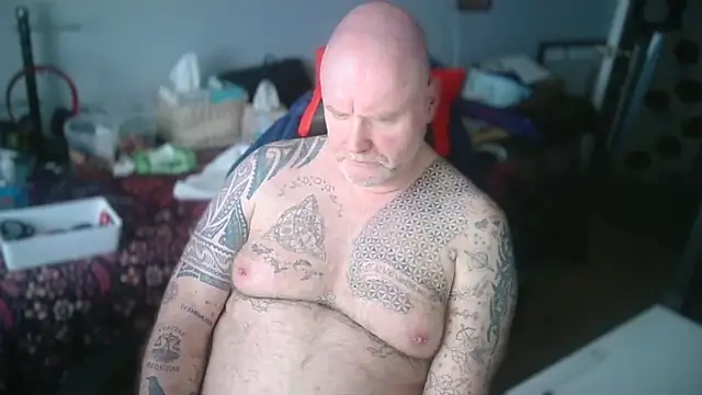 Snapshot of Tattooed_Dilf_01 chatting on 05.30.26 Tattooed Dilf 01 online show from 05.30.26