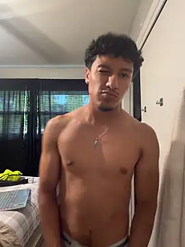 Snapshot of latino_switch chatting on 06.16.26 latino switch online show from 06.16.26