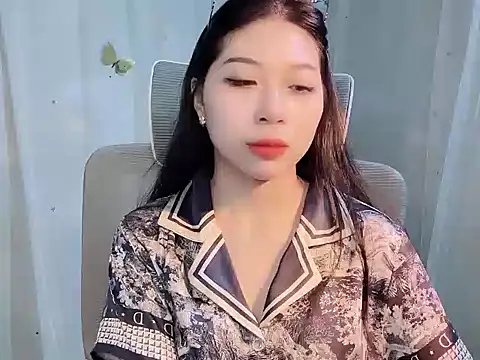 Snapshot of -Naomii_ chatting on 06.23.26 -Naomii online show from 06.23.26
