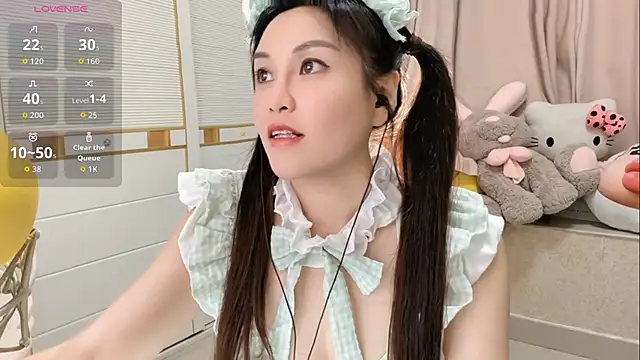 LisaQQQ online show from 06.03.26