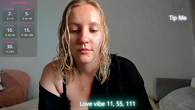 Snapshot of Ann_first_kiss chatting on 07.30.26 Ann first kiss online show from 07.30.26