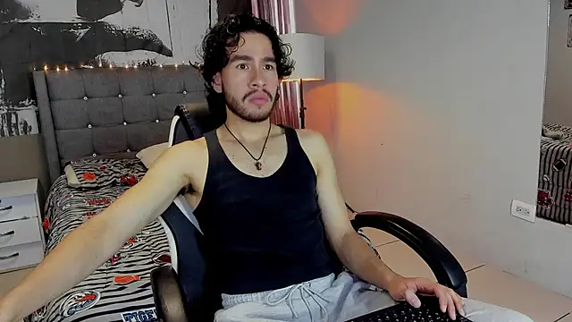 Snapshot of theo_riviera chatting on 06.16.26 theo riviera online show from 06.16.26