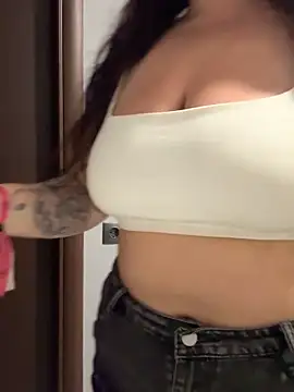 Snapshot of Alexiarosex chatting on 06.16.26 Alexiarosex online show from 06.16.26