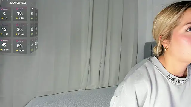 Snapshot of rossedaw_ chatting on 06.16.26 rossedaw online show from 06.16.26