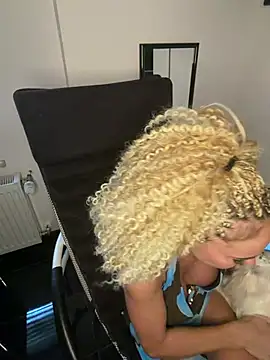 Snapshot of GymMoniMilf chatting on 07.30.26 GymMoniMilf online show from 07.30.26