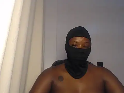 Snapshot of Ebony_heat chatting on 06.01.26 Ebony heat online show from 06.01.26