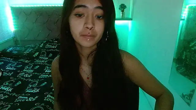 sofiacumgil online show from 07.20.26