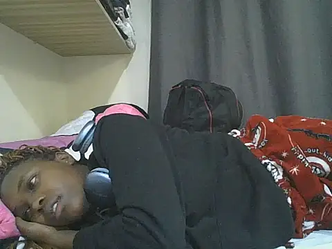 Snapshot of sexylittleprincess1 chatting on 06.11.26 sexylittleprincess1 online show from 06.11.26