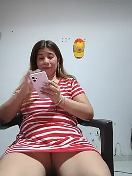 Snapshot of fire_mommy chatting on 07.19.26 fire mommy online show from 07.19.26
