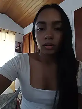 Snapshot of xcleila chatting on 06.12.26 xcleila online show from 06.12.26