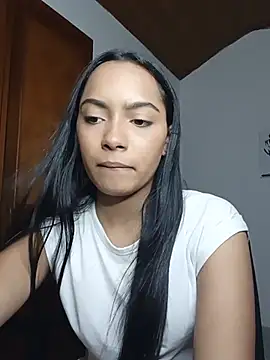 Snapshot of xcleila chatting on 07.23.26 xcleila online show from 07.23.26