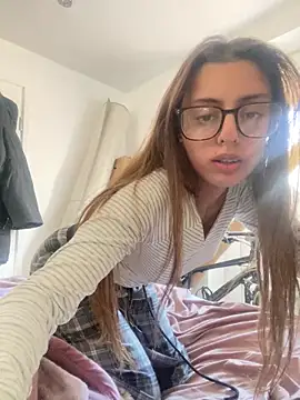 brownpetitegirlxo online show from 06.03.26