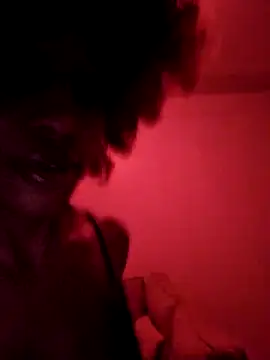 Snapshot of kiki_sexxy chatting on 05.29.26 kiki sexxy online show from 05.29.26