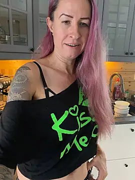 Snapshot of GermanMilfJasmin chatting on 06.11.26 GermanMilfJasmin online show from 06.11.26