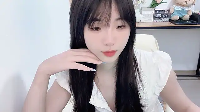 Snapshot of Louise-3 chatting on 07.01.26 Louise-3 online show from 07.01.26