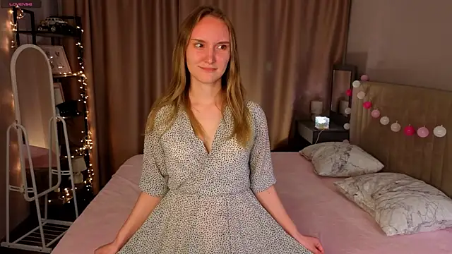 JenevaLitalien online show from 06.04.26