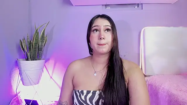 Snapshot of Allison_Peach chatting on 06.19.26 Allison Peach online show from 06.19.26