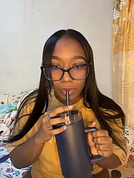 Snapshot of chell_iivy chatting on 06.19.26 chell iivy online show from 06.19.26