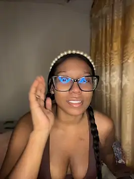 Snapshot of chell_iivy chatting on 07.14.26 chell iivy online show from 07.14.26