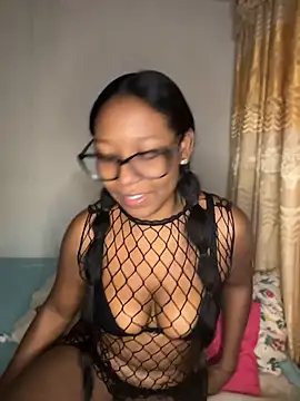 Snapshot of chell_iivy chatting on 07.26.26 chell iivy online show from 07.26.26