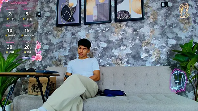 Snapshot of Maximiliano_Young chatting on 06.15.26 Maximiliano Young online show from 06.15.26