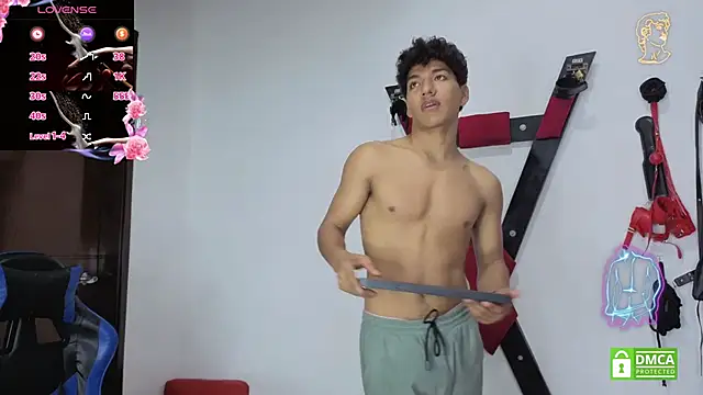 Snapshot of Maximiliano_Young chatting on 06.19.26 Maximiliano Young online show from 06.19.26