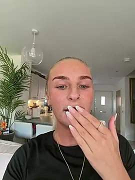 Millymae  online show from 06.09.26