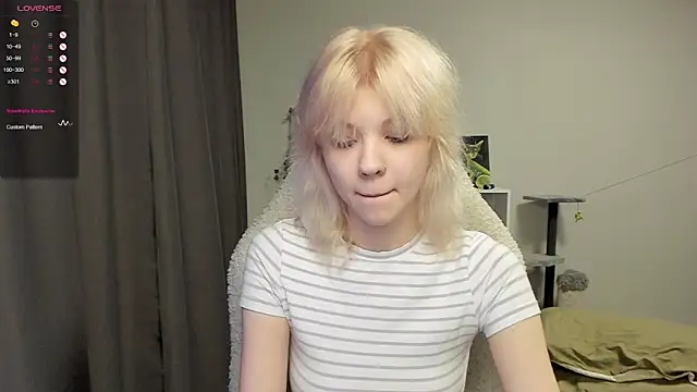Snapshot of voguecaroline chatting on 07.19.26 voguecaroline online show from 07.19.26