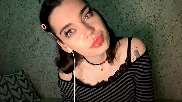 Snapshot of LaceyBatter chatting on 06.23.26 LaceyBatter online show from 06.23.26