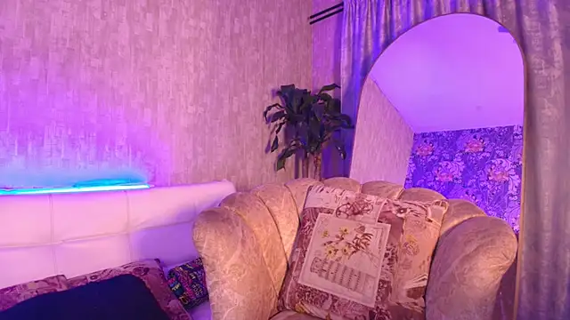 Snapshot of chloe_bronze chatting on 06.15.26 chloe bronze online show from 06.15.26