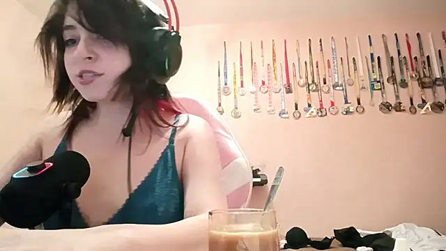 Snapshot of bunnyhoneylovehands chatting on 07.04.26 bunnyhoneylovehands online show from 07.04.26
