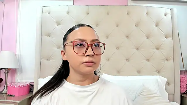 Snapshot of alana_taylor_bss chatting on 07.18.26 alana taylor bss online show from 07.18.26