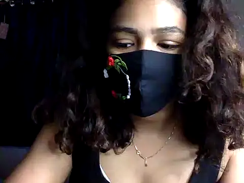 Snapshot of Nisha-moon chatting on 06.18.26 Nisha-moon online show from 06.18.26