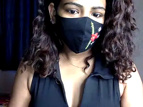 Snapshot of Nisha-moon chatting on 06.25.26 Nisha-moon online show from 06.25.26