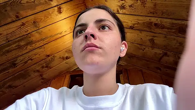 Snapshot of MarisaKomar chatting on 07.16.26 MarisaKomar online show from 07.16.26