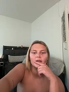 Snapshot of Skylablonde chatting on 07.02.26 Skylablonde online show from 07.02.26