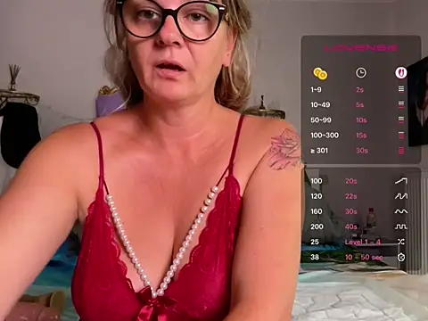 Snapshot of DirtyMarie80 chatting on 07.17.26 DirtyMarie80 online show from 07.17.26