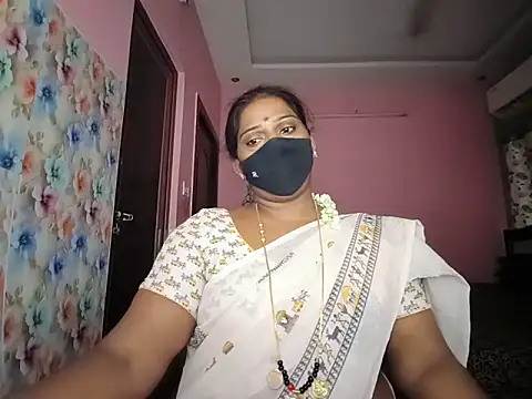 Snapshot of Meenakshy chatting on 06.16.26 Meenakshy online show from 06.16.26