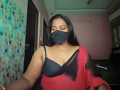 Snapshot of Meenakshy chatting on 07.08.26 Meenakshy online show from 07.08.26