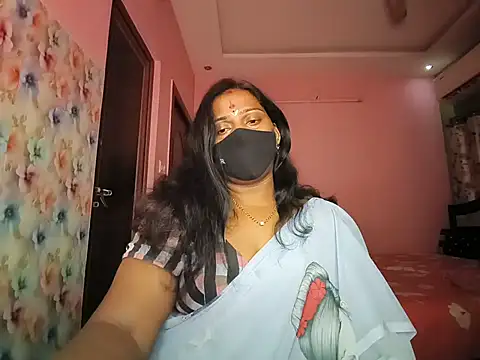 Snapshot of Meenakshy chatting on 07.11.26 Meenakshy online show from 07.11.26
