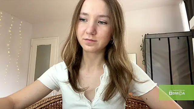 Snapshot of smalllisa chatting on 06.30.26 smalllisa online show from 06.30.26
