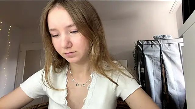 Snapshot of smalllisa chatting on 07.19.26 smalllisa online show from 07.19.26