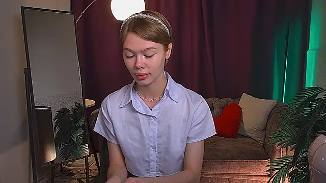 Snapshot of EvaEverly chatting on 06.14.26 EvaEverly online show from 06.14.26