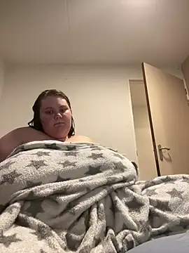 Snapshot of chubbyqueenbb chatting on 06.17.26 chubbyqueenbb online show from 06.17.26