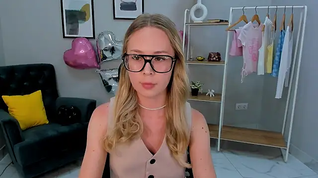 Snapshot of Dana_Long chatting on 06.07.26 Dana Long online show from 06.07.26