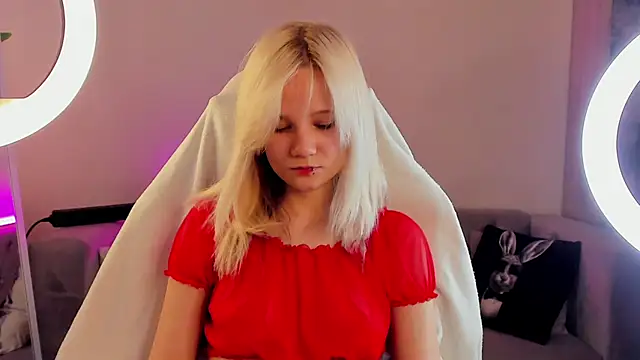 Snapshot of Bunny_Elsy chatting on 06.11.26 Bunny Elsy online show from 06.11.26
